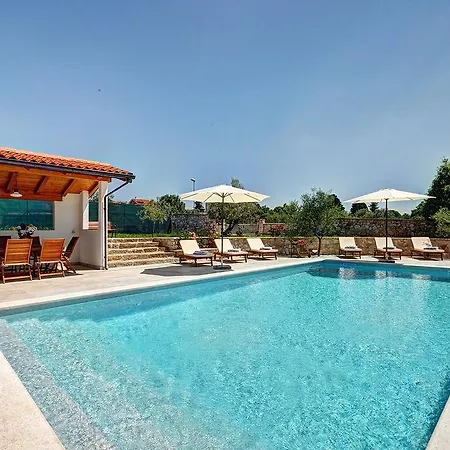 Sonja Villa *